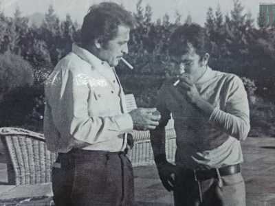 ...fuma una sigaretta con un giovanissimo Al Bano...